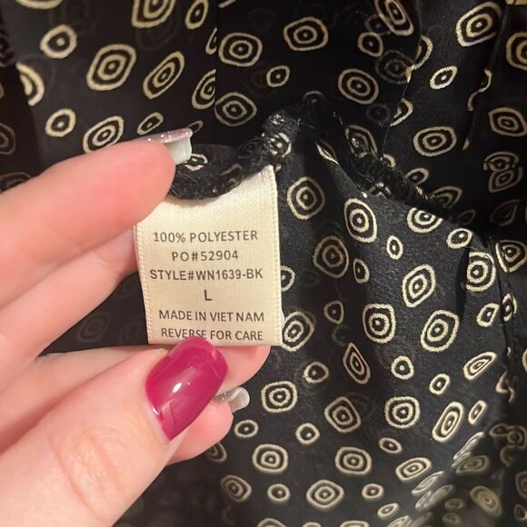 ✨Timing Black & Creme Roll Tab Long Sleeve Circles Blouse✨ - Picture 7 of 8